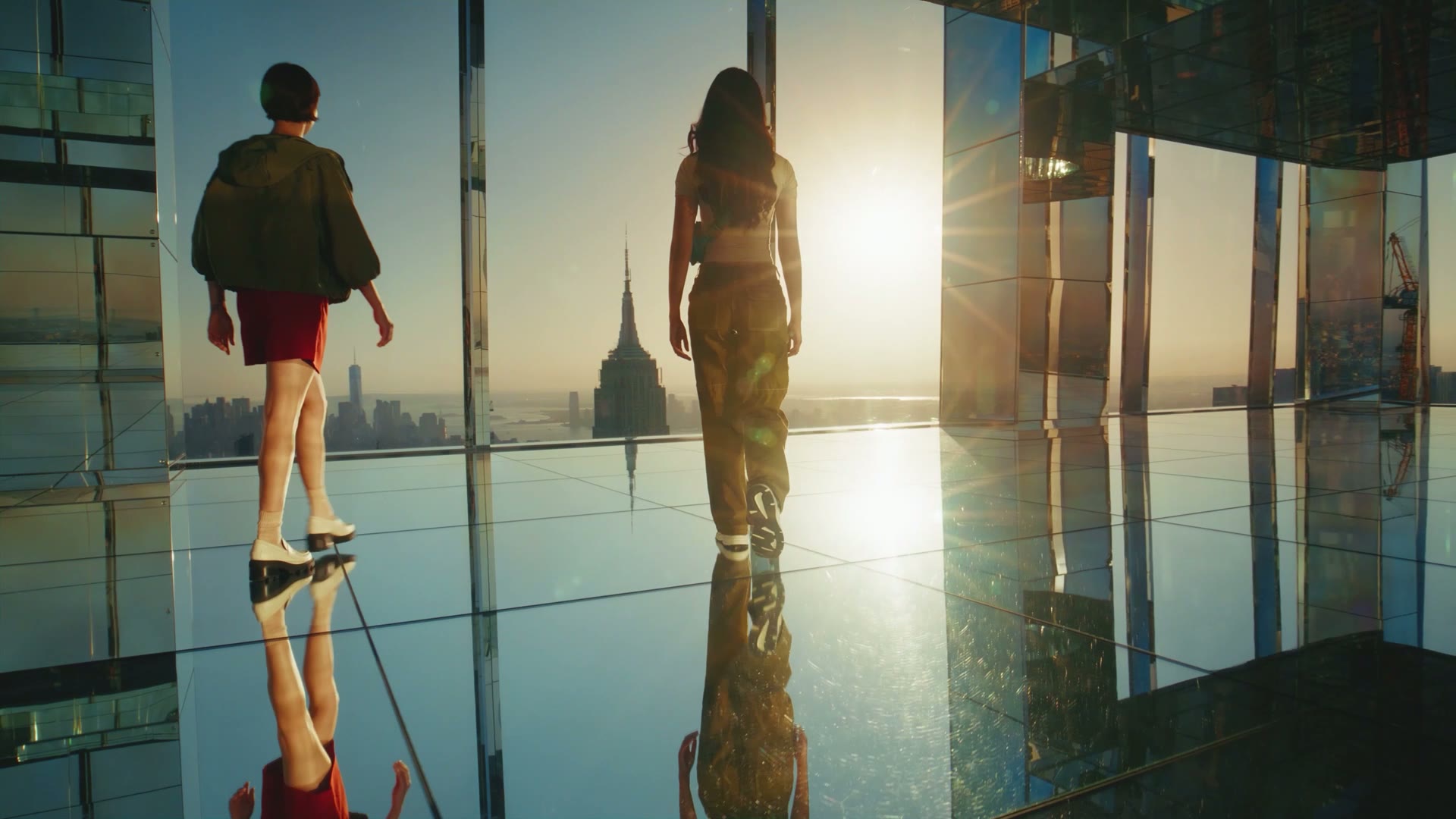 Guests overlooking Manhattan at SUMMIT One Vanderbilt